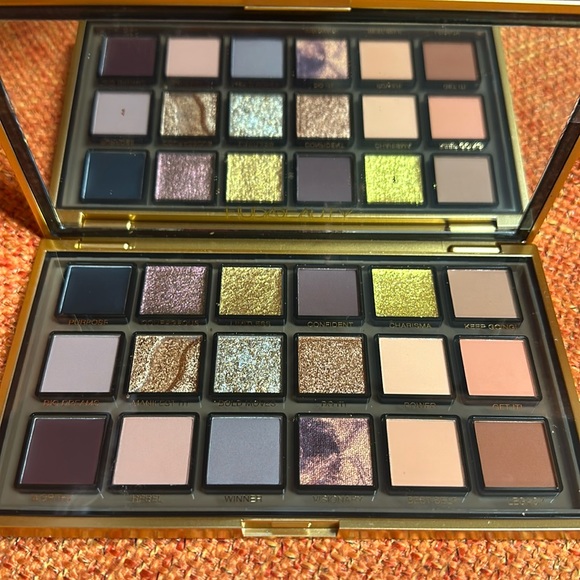 Authentic HUDA BEAUTY Empowered Eyeshadow 18 Pan Palette
